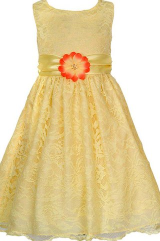 Robe cortège fille avec manche épeules enveloppants avec décoration dentelle encolure ronde