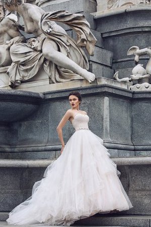 Robe de mariée jusqu'au sol ruchés plongeants a-ligne avec cristal en tulle