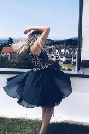 Robe fête de la rentrée elevé magnifique au niveau de genou de princesse naturel