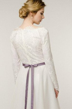 Robe de mariée simple sage ligne a avec perle textile en tulle