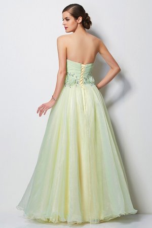 La robe se concentre sur le haut de votre corps 9ce2-v8k8c-robe-de-soiree-de-princesse-avec-perle-avec-fleurs-textile-en-tulle-en-satin