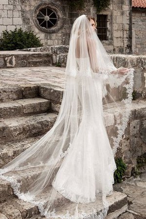 Robe de mariée romantique avec sans manches longueur au ras du sol cordon en dentelle