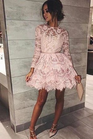 Robe de cocktail avec manche longue avec perle fait main de princesse naturel