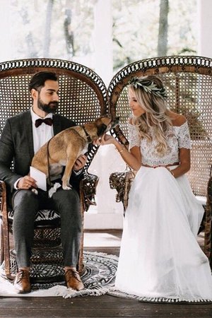 Robe de mariée mode de princesse manche nulle d'epaule ajourée naturel