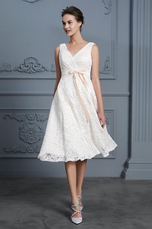 Robe de mariée angélique de col en v avec sans manches ligne a naturel