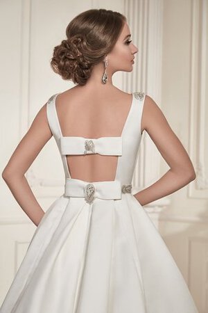 Robe de mariée romantique ligne a manche nulle avec perle de traîne courte