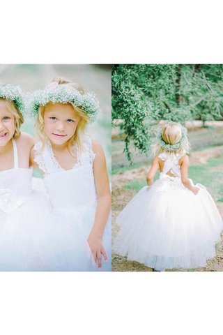 Robe cortège fille croisade avec fleurs manche nulle de princesse longueru au niveau de sol