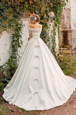 Robe de mariée plissage ligne a en 3/4 manche avec décoration dentelle de col entaillé