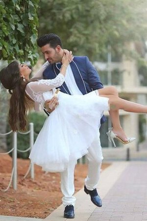 Robe de mariée bref au niveau de cou decoration en fleur en dentelle de longueur à genou