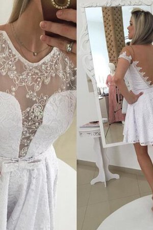 Robe douce seize courte avec nœud à boucle au niveau de genou ligne a ruché