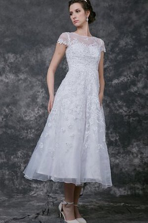 Robe de mariée intemporel col en bateau boutonné ligne a en dentelle