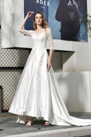 Robe de mariée longueru au niveau de sol brillant longue romantique classique