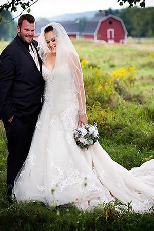 Robe de mariée naturel de princesse manche nulle ligne a de traîne moyenne