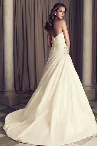 Robe de mariée avec fronce de traîne courte salle interne avec zip au jardin