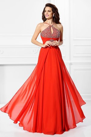 Robe de soirée longue naturel avec perle longueur au ras du sol avec chiffon