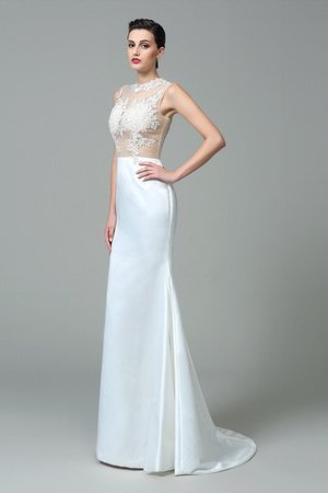 Robe de mariée naturel longue en satin de traîne courte au niveau de cou