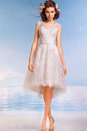 Robe de mariée nature plissé decoration en fleur avec manche courte au niveau de genou