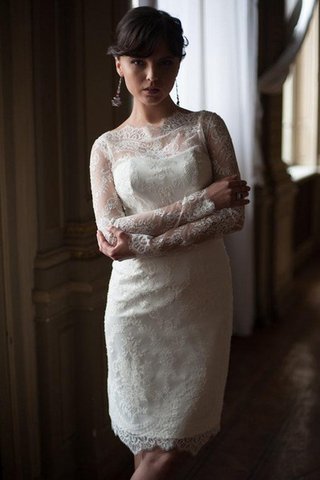 Robe de mariée romantique modeste avec décoration dentelle de col en cœur de col haut