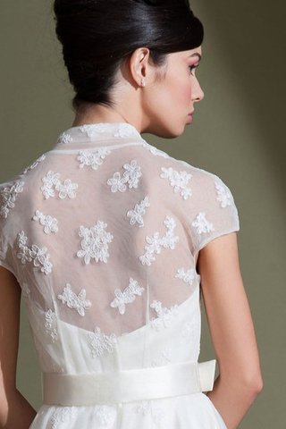 Robe de mariée facile ceinture arrivée au cheville decoration en fleur ligne a