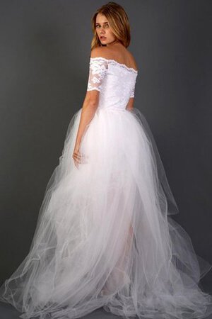 Robe de mariée mode courte gaine avec décoration dentelle col en bateau