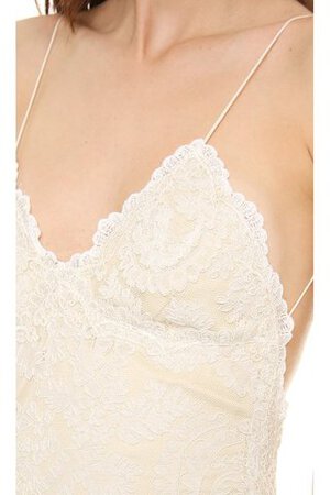 Robe de mariée longue bandouliere spaghetti en dentelle dos nu de fourreau