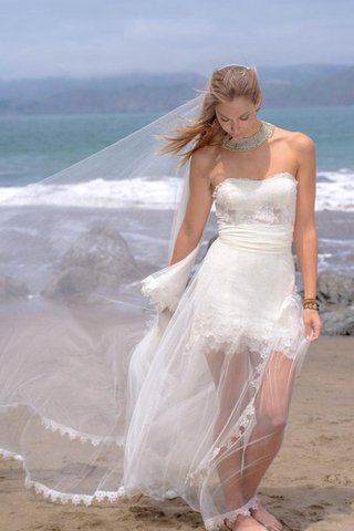 Robe de mariée nature a plage avec décoration dentelle ruché de col en cœur