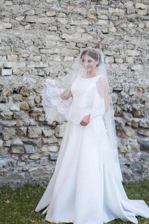 Robe de mariée avec sans manches ligne a a plage col en bateau en satin