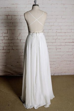 Robe de mariée nature bretelles spaghetti manche nulle v encolure ligne a