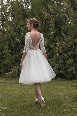 Robe de mariée nature arrivée au mollet en 1/2 manche en dentelle v col profonde