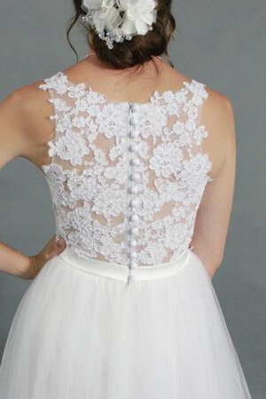 Robe de mariée avec décoration dentelle salle interne bucolique textile en tulle ligne a