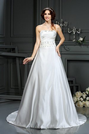 Robe de mariée naturel avec sans manches en satin de bustier ligne a